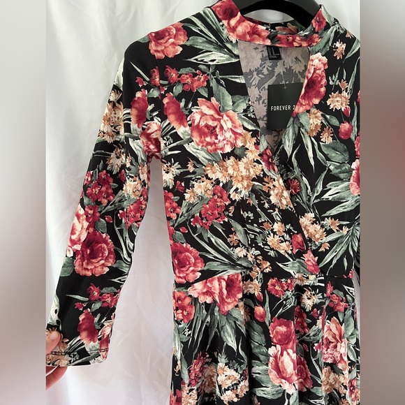 NWT Forever21 Floral Long Sleeve Wrap Style Dress - Picture 8 of 8